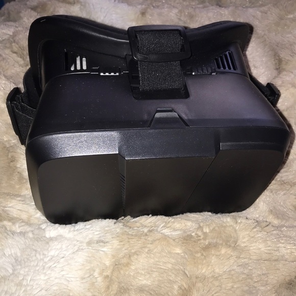 Rue Tech Virtual Reality Headset (for smartphone) - Picture 1 of 5